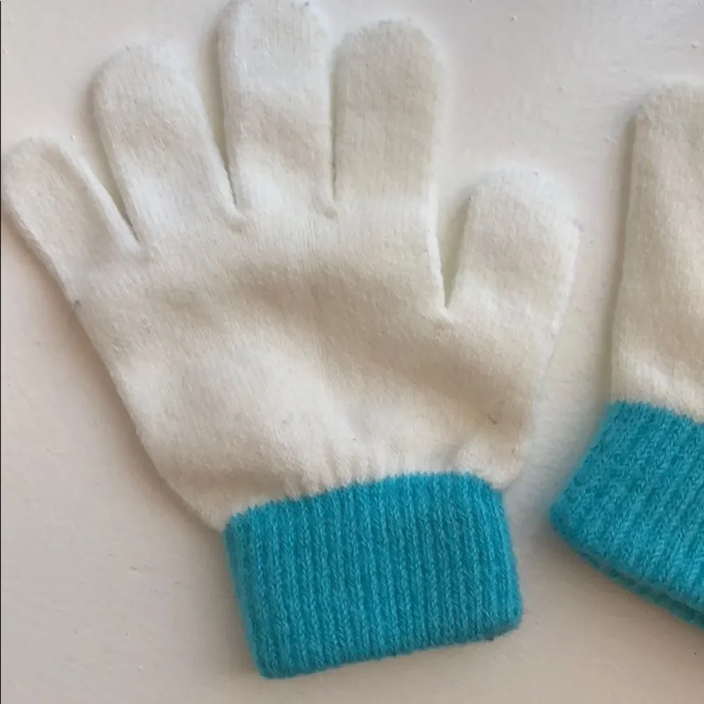 Snowflake hat and gloves